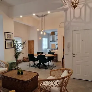 Apartamento Holidays2malaga Juan De Austria 2 Bed & 2 Bathroom 800 Mts From Old Town, Málaga